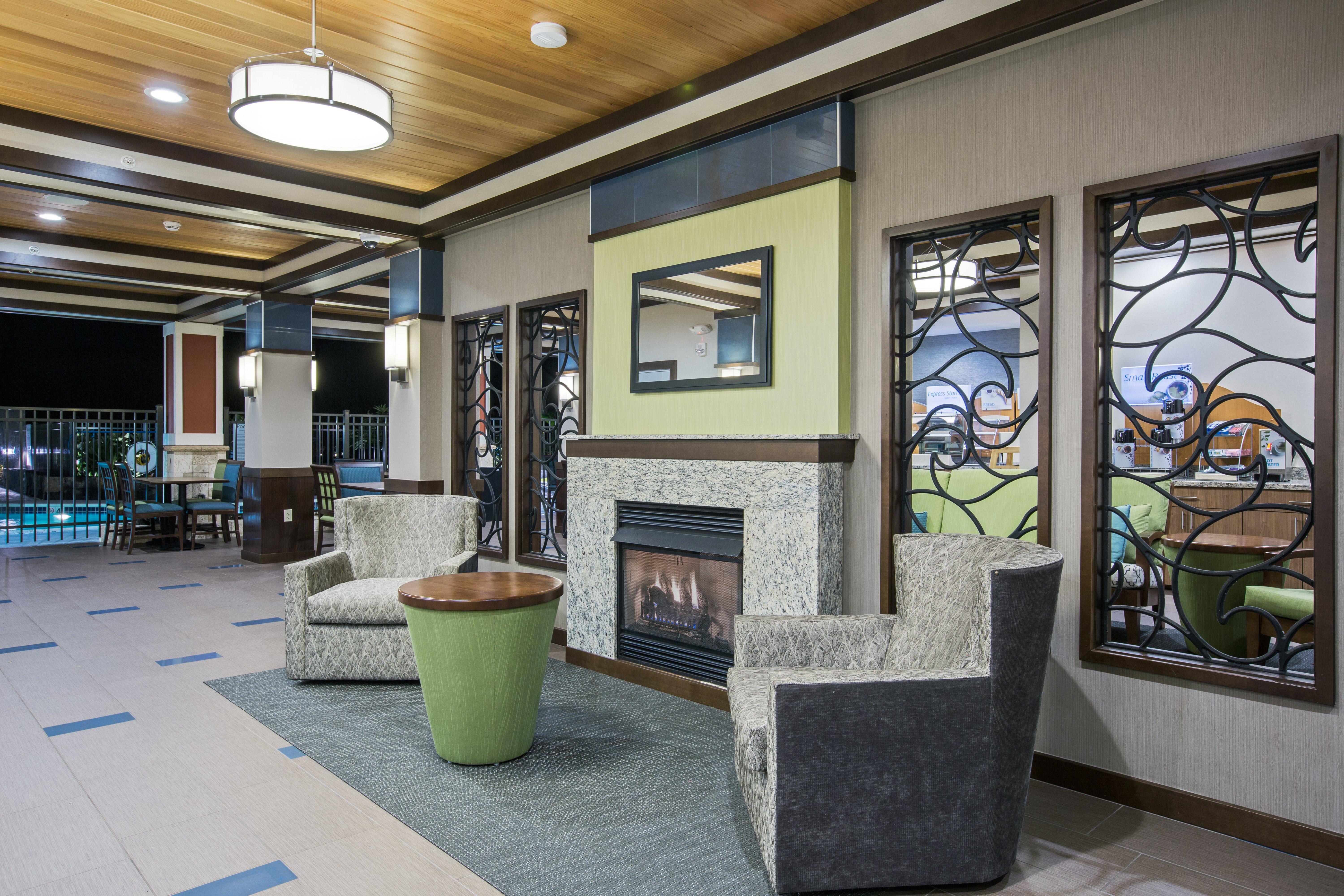 Holiday Inn Express & Suites Kailua-Kona By Ihg Exterior photo